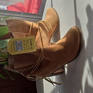 NWT Tom's Mia boots
